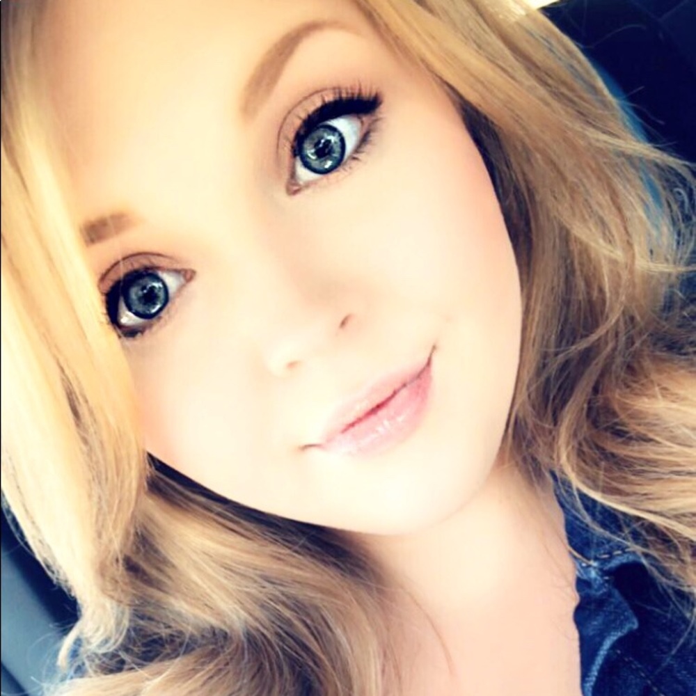 Meet your Posher, Abigail